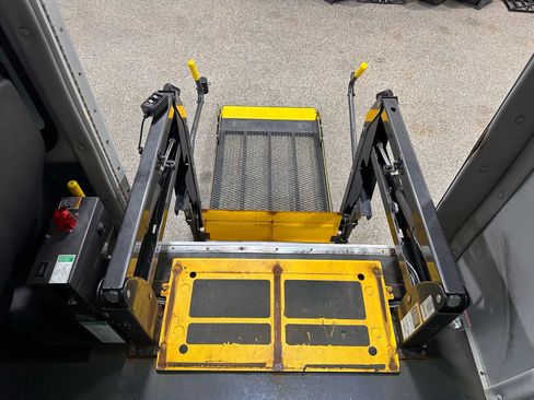 Used 2015 Ford E-350 and Econoline 350 Super Duty image 44