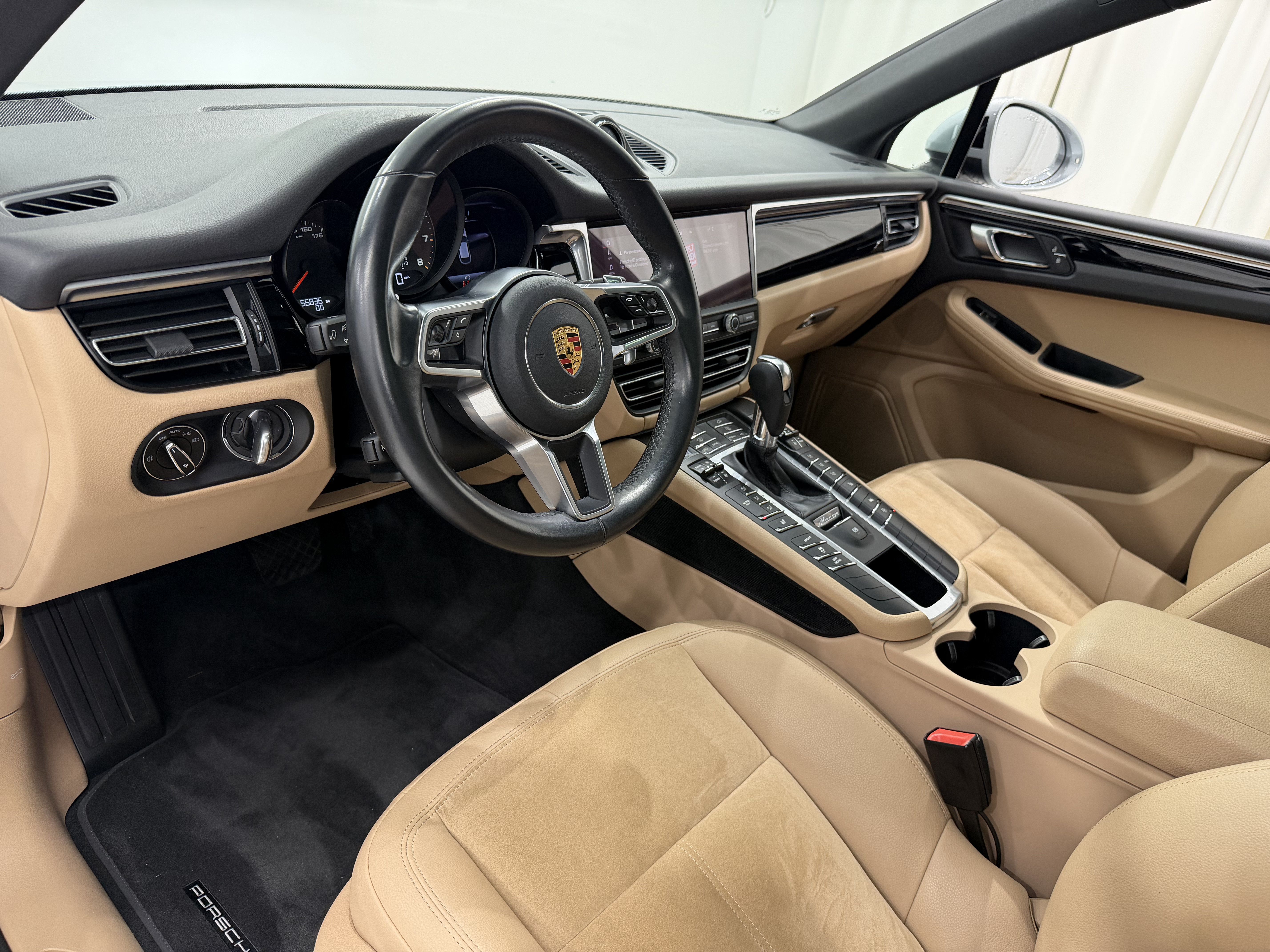 Certified 2021 Porsche Macan AWD/4WD image 25