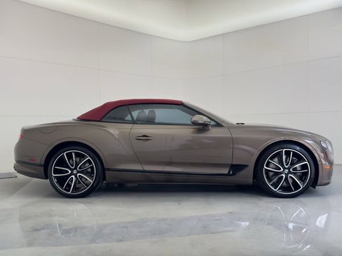 Used 2024 Bentley Continental GT image 2