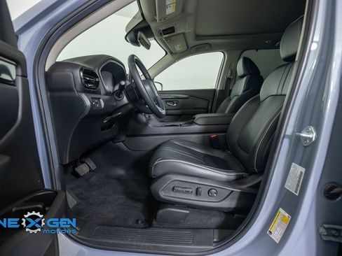 Used 2025 Honda Pilot Elite image 11