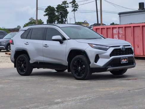 Used 2022 Toyota RAV4 SE AWD/4WD image 8