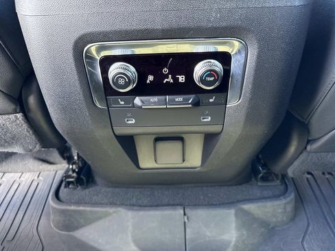 Used 2023 GMC Yukon SLT w/ SLT Luxury Package image 26