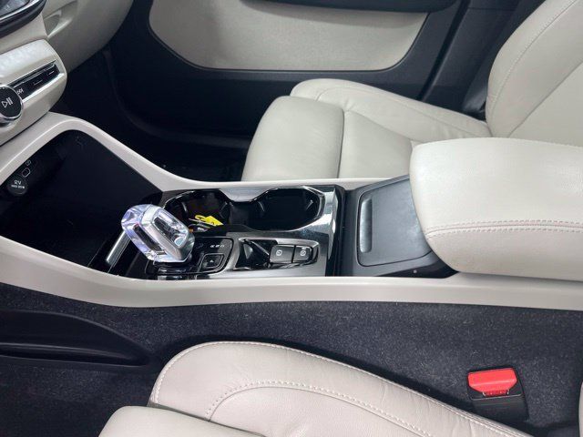 Certified 2023 Volvo XC40 B5 Plus w/ Driver Assist Package AWD/4WD image 15