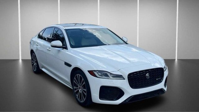 Used 2022 Jaguar XF R-Dynamic SE AWD/4WD image 2