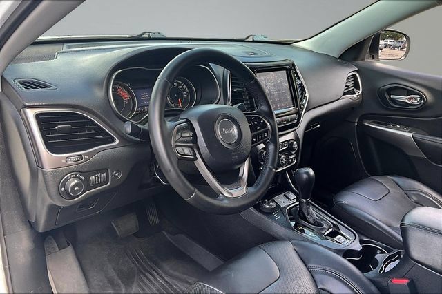 Used 2019 Jeep Cherokee Limited w/ Technology Group AWD/4WD image 17