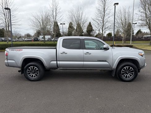 Used 2020 Toyota Tacoma TRD Sport w/ Blackout Package image 9