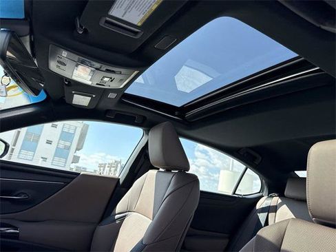 Certified 2024 Lexus ES 350 w/ Premium Package image 22