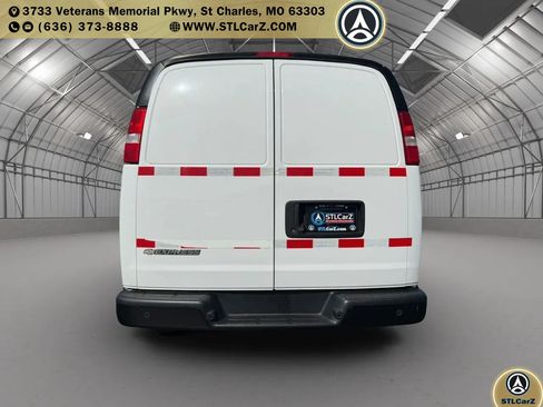 Used 2021 Chevrolet Express 2500 RWD image 4