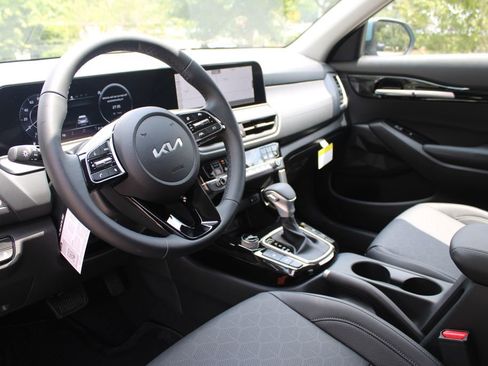 New 2026 Kia Seltos EX FWD image 21