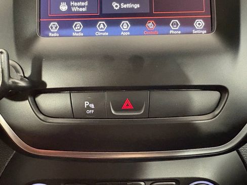 Used 2019 Jeep Cherokee Latitude Plus w/ Comfort/Convenience Group AWD/4WD image 27