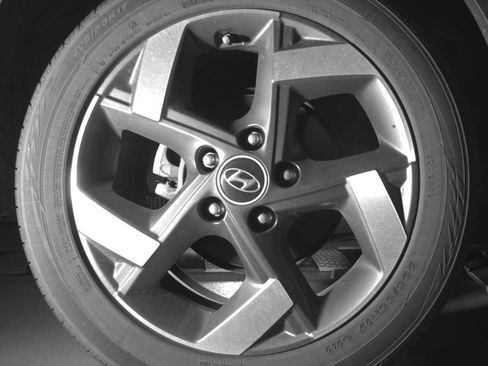 Used 2023 Hyundai Venue SEL image 12