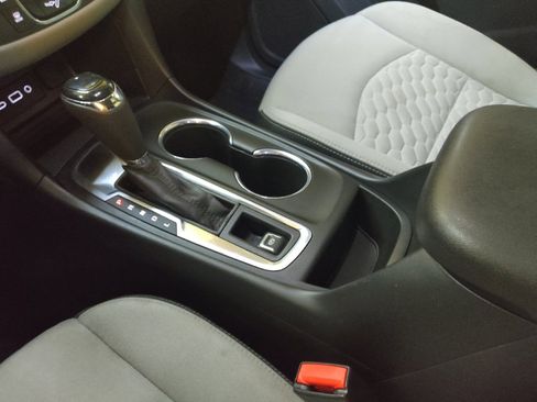 Used 2021 Chevrolet Equinox LT image 26