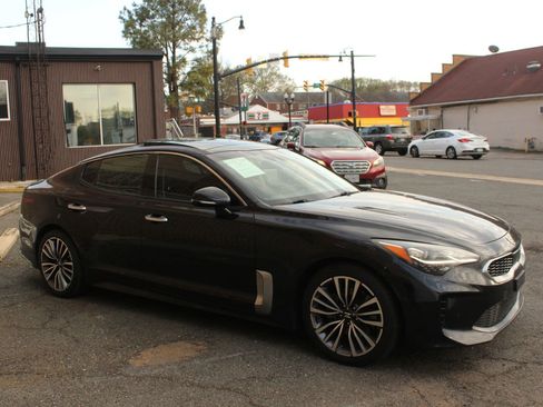 Used 2018 Kia Stinger Premium RWD image 9