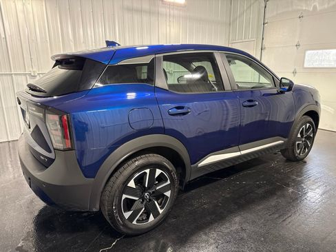 Used 2025 Nissan Kicks SV AWD/4WD image 5