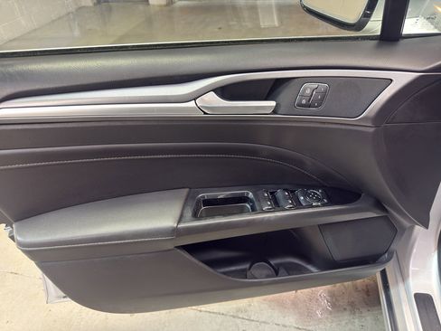 Used 2016 Ford Fusion Titanium FWD image 13