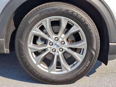 Certified 2023 Ford Explorer XLT w/ Equipment Group 202A AWD/4WD image 8
