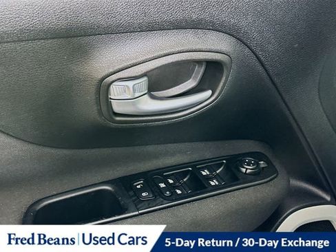 Used 2020 Jeep Renegade Latitude w/ Cold Weather Group AWD/4WD image 18
