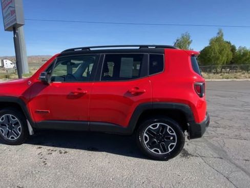 Used 2017 Jeep Renegade Trailhawk AWD/4WD image 6