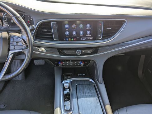 Used 2022 Buick Enclave Premium image 18