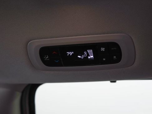 Used 2024 Chrysler Pacifica Touring-L FWD image 10