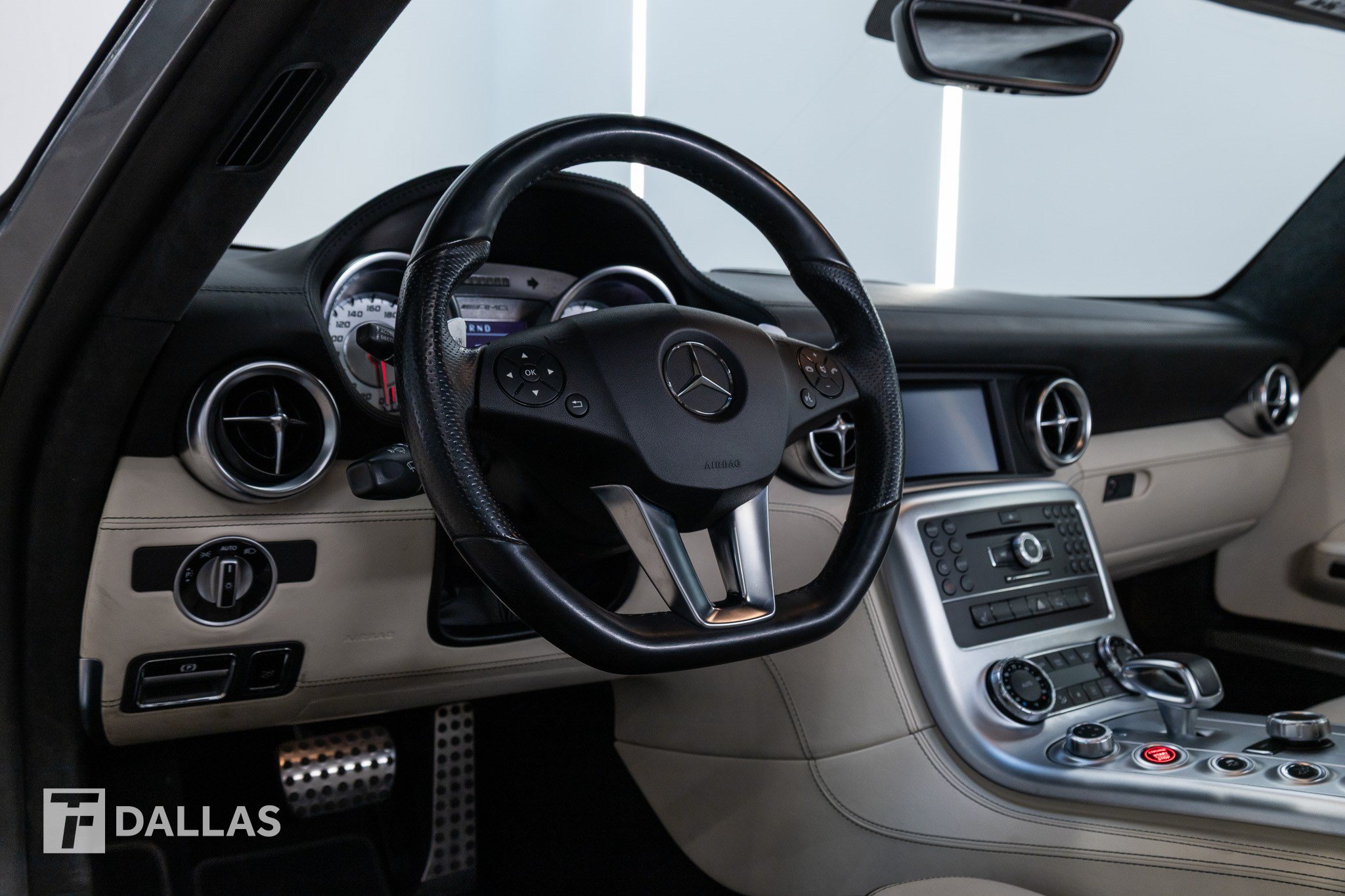 Used 2012 Mercedes-Benz SLS AMG Coupe image 30