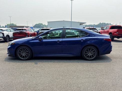 Used 2025 Toyota Camry SE FWD image 2