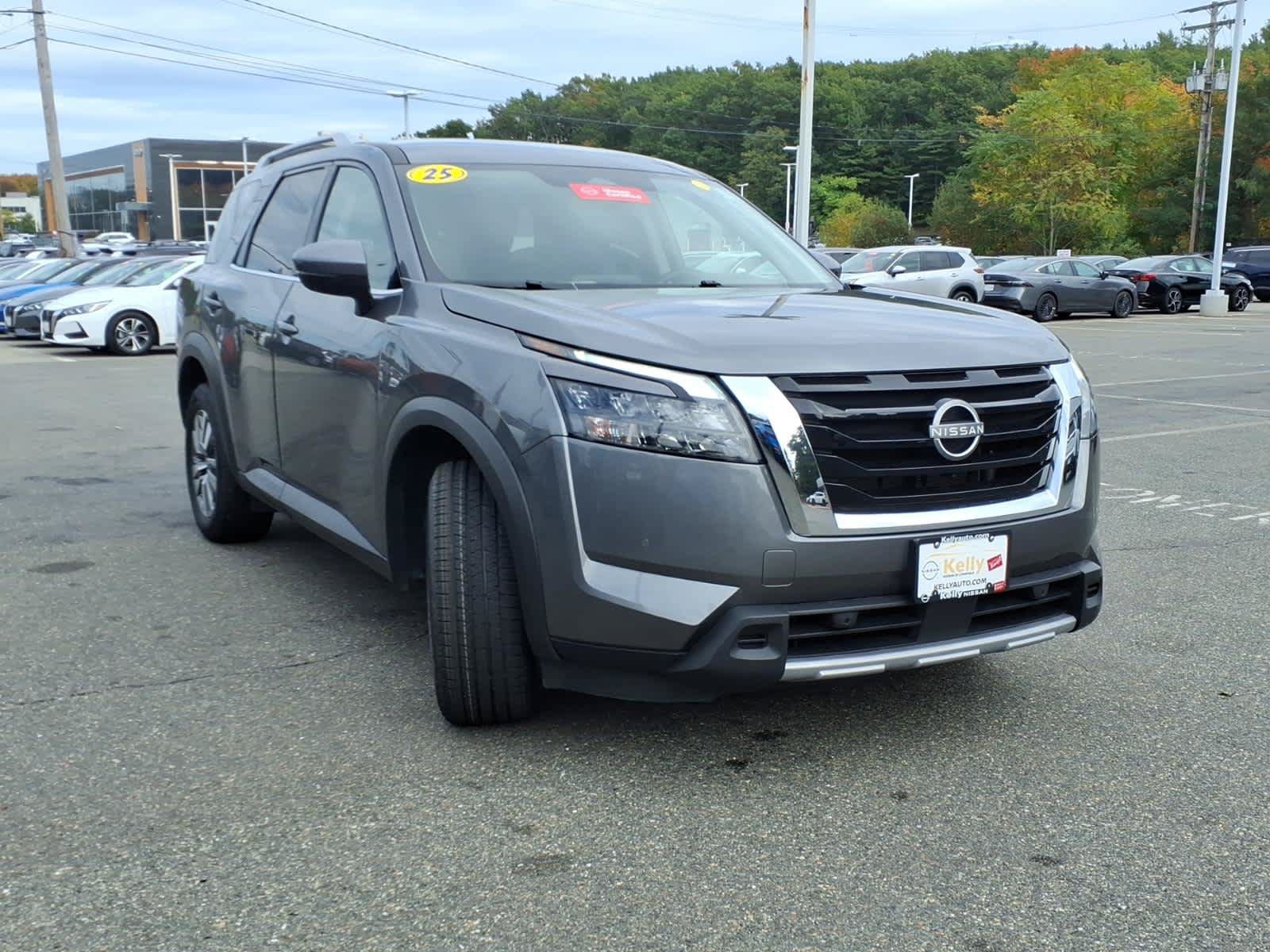 Certified 2025 Nissan Pathfinder SL AWD/4WD image 3