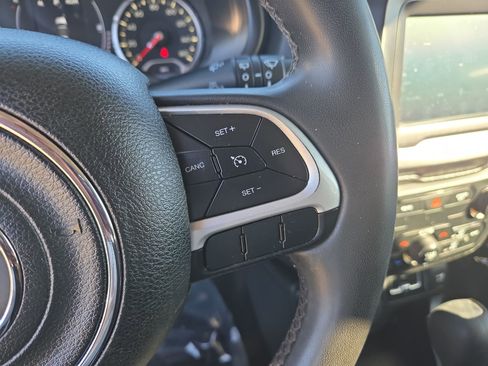 Used 2018 Jeep Renegade Latitude image 19