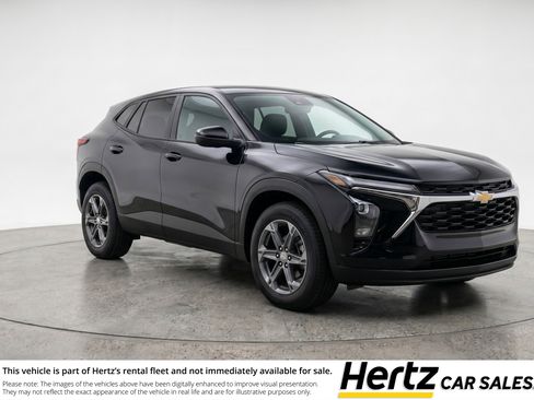 Used 2025 Chevrolet Blazer LT FWD image 1