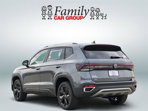 New 2026 Volkswagen Taos SE image 3