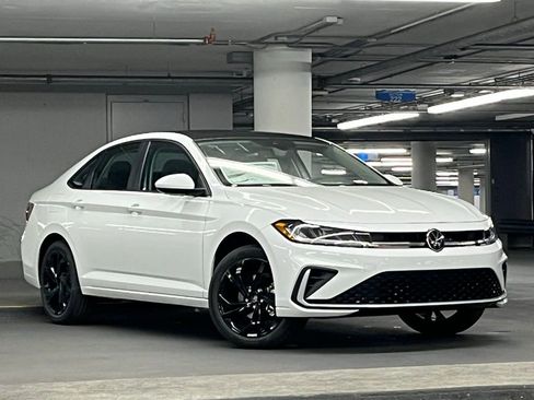 New 2026 Volkswagen Jetta SE image 2