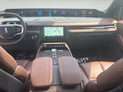 New 2026 Lincoln Navigator Reserve AWD/4WD image 25