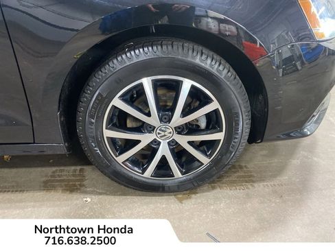 Used 2017 Volkswagen Jetta SE image 11