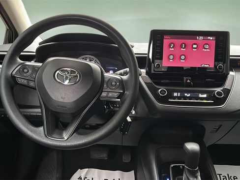 Used 2022 Toyota Corolla LE image 13