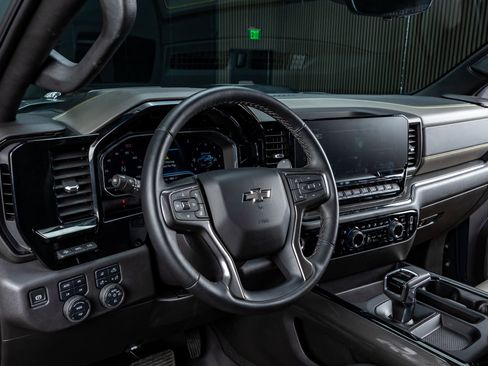 Used 2025 Chevrolet Silverado 1500 ZR2 w/ Technology Package image 15