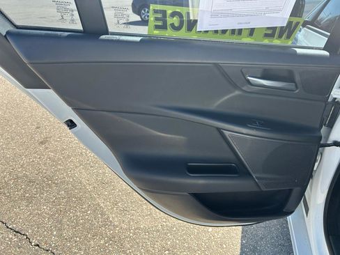 Used 2018 Jaguar XE image 13