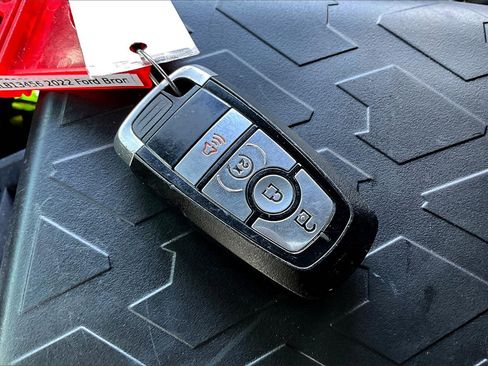 Used 2022 Ford Bronco Badlands image 30