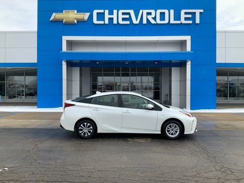 Used 2019 Toyota Prius LE image 6
