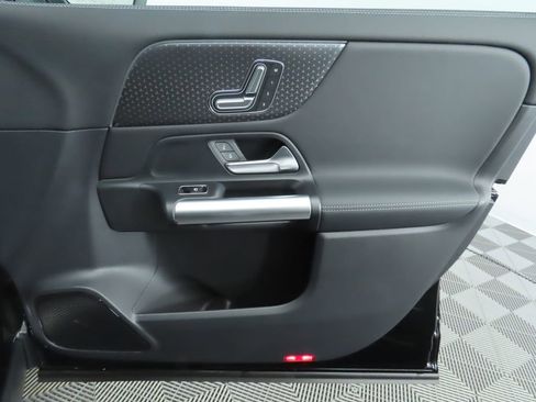 Certified 2025 Mercedes-Benz GLA 250 image 27