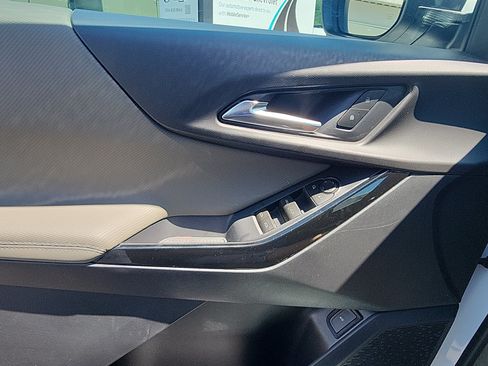 New 2026 Chevrolet Equinox LT w/ Convenience Package II FWD image 18