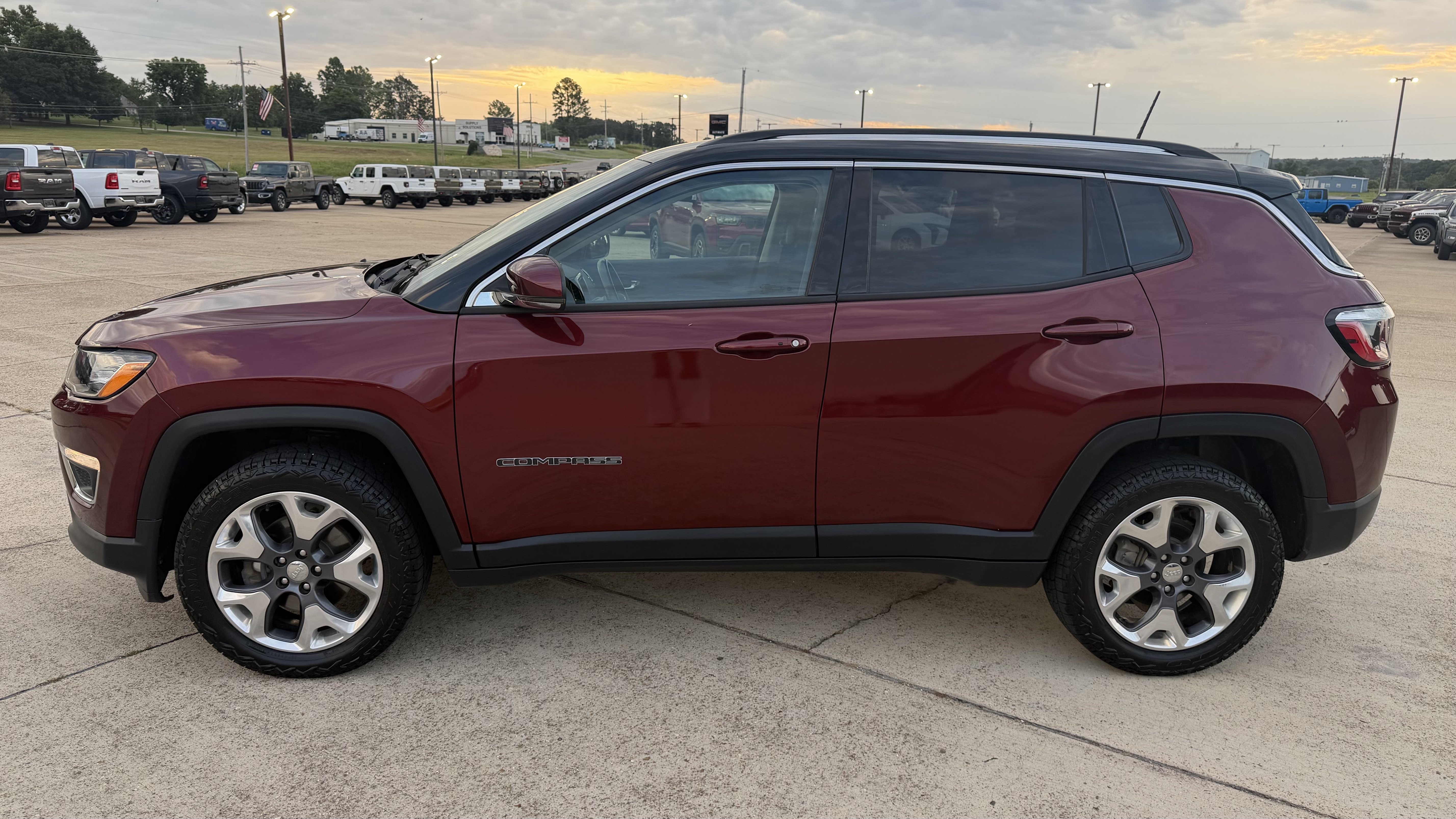 Used 2021 Jeep Compass Limited AWD/4WD image 4