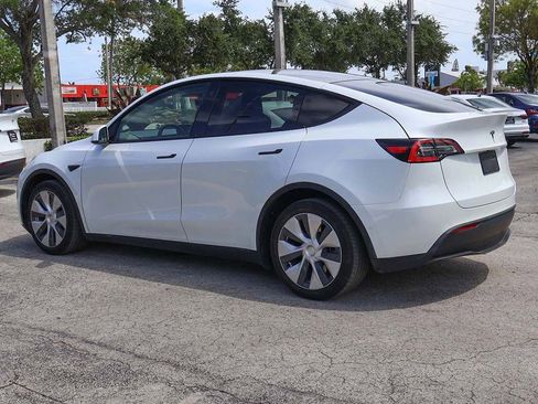 Used 2021 Tesla Model Y Long Range image 18
