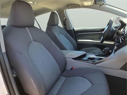 Used 2022 Toyota Camry LE FWD image 9