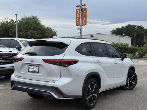 Used 2022 Toyota Highlander XSE FWD image 3