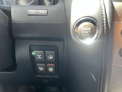 Used 2013 Lexus LX 570 4WD w/ Luxury Pkg image 21