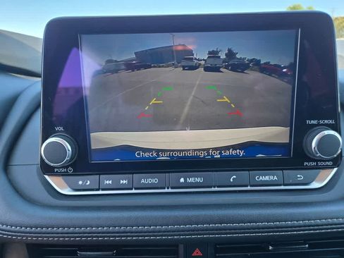 Used 2024 Nissan Rogue S AWD/4WD image 3