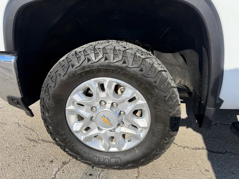 Used 2024 Chevrolet Silverado 2500 LT image 12