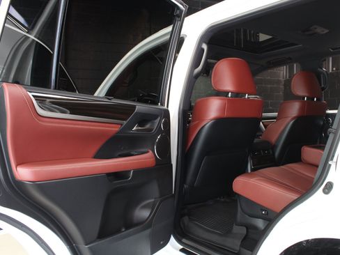 Used 2021 Lexus LX 570 4WD w/ Sport Package image 39
