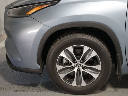 Used 2023 Toyota Highlander XLE image 5
