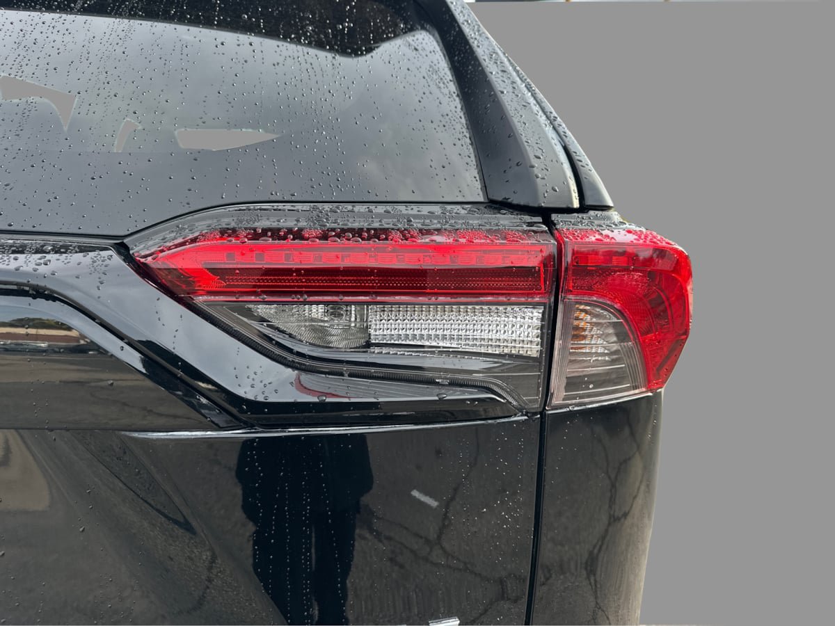 Used 2021 Toyota RAV4 LE AWD/4WD image 30